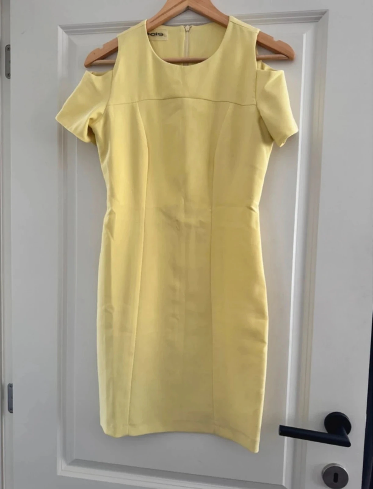 Pastel geel off-shoulder zomerjurkje